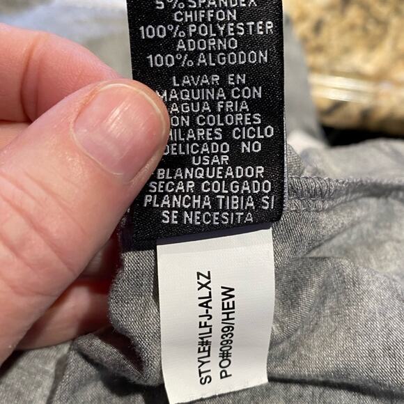 Signature Studio Women's Size Medium Gray Top White Ruffle Trim NWT - Picture 4 of 5